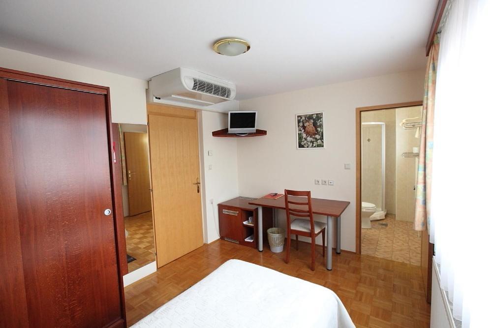 Penzion Kmecki Hram Liubliana Habitación foto